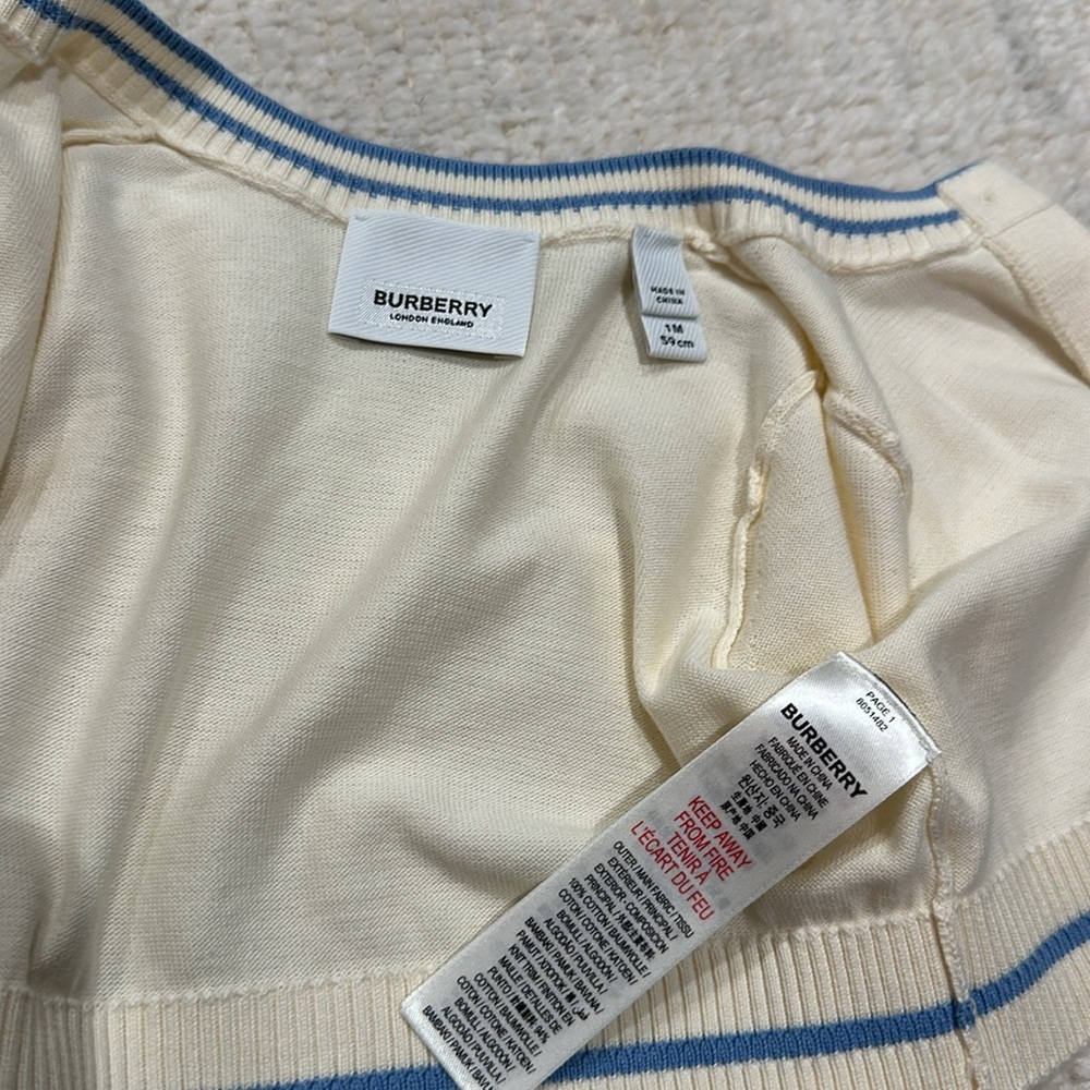 Burberry baby jumpsuit and cardigan - Picture 5 of 7